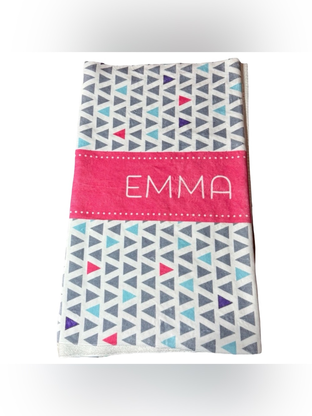 Personalized Emma Beach Towel – Pink & Grey Triangle Pattern – Quick Dry Premium